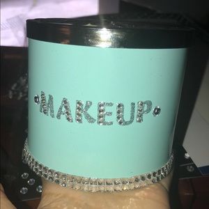 Makeup/object holder